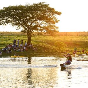 balance-body-wakeboard-buddhist-temple-bambu-hostel-brazil